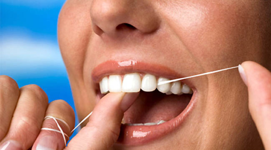 flossing teeth the correct way